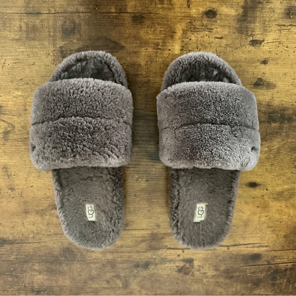 UGG Cozetta slippers size 9